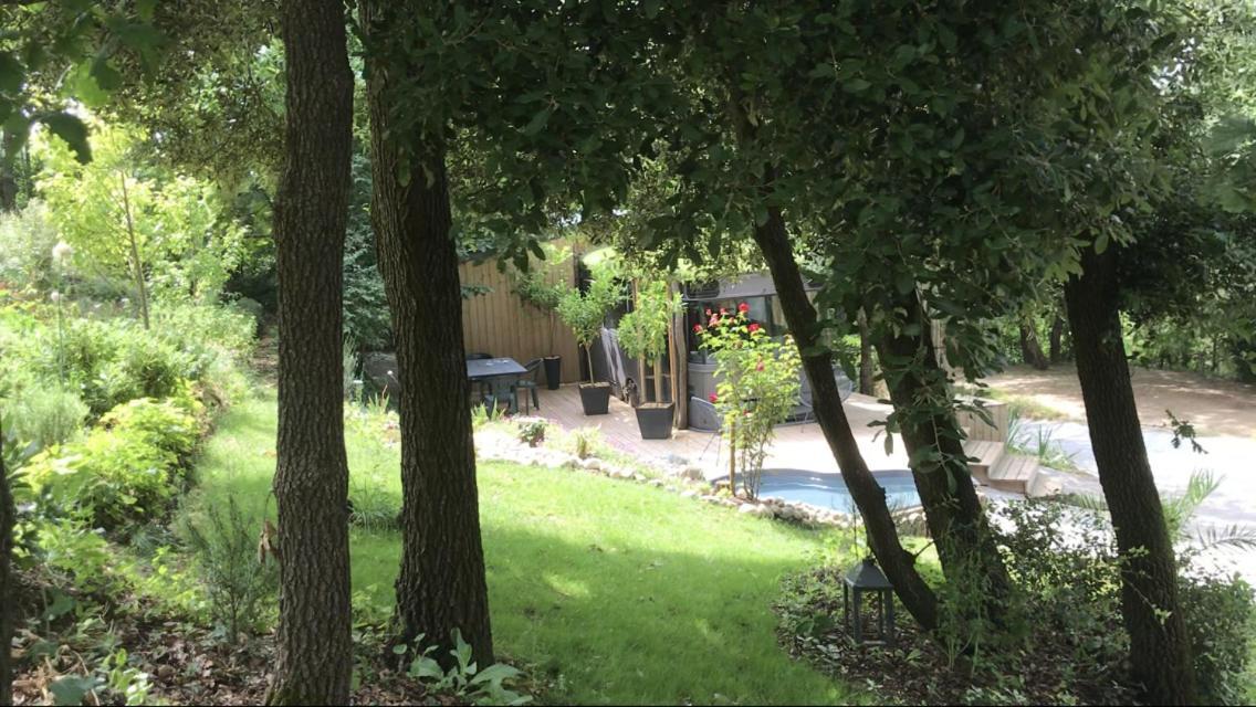 Bus Atypique Au Bord Du Canal Du Midi Et Au Coeur D'Une Foret 2 Chambres Villepinte  외부 사진