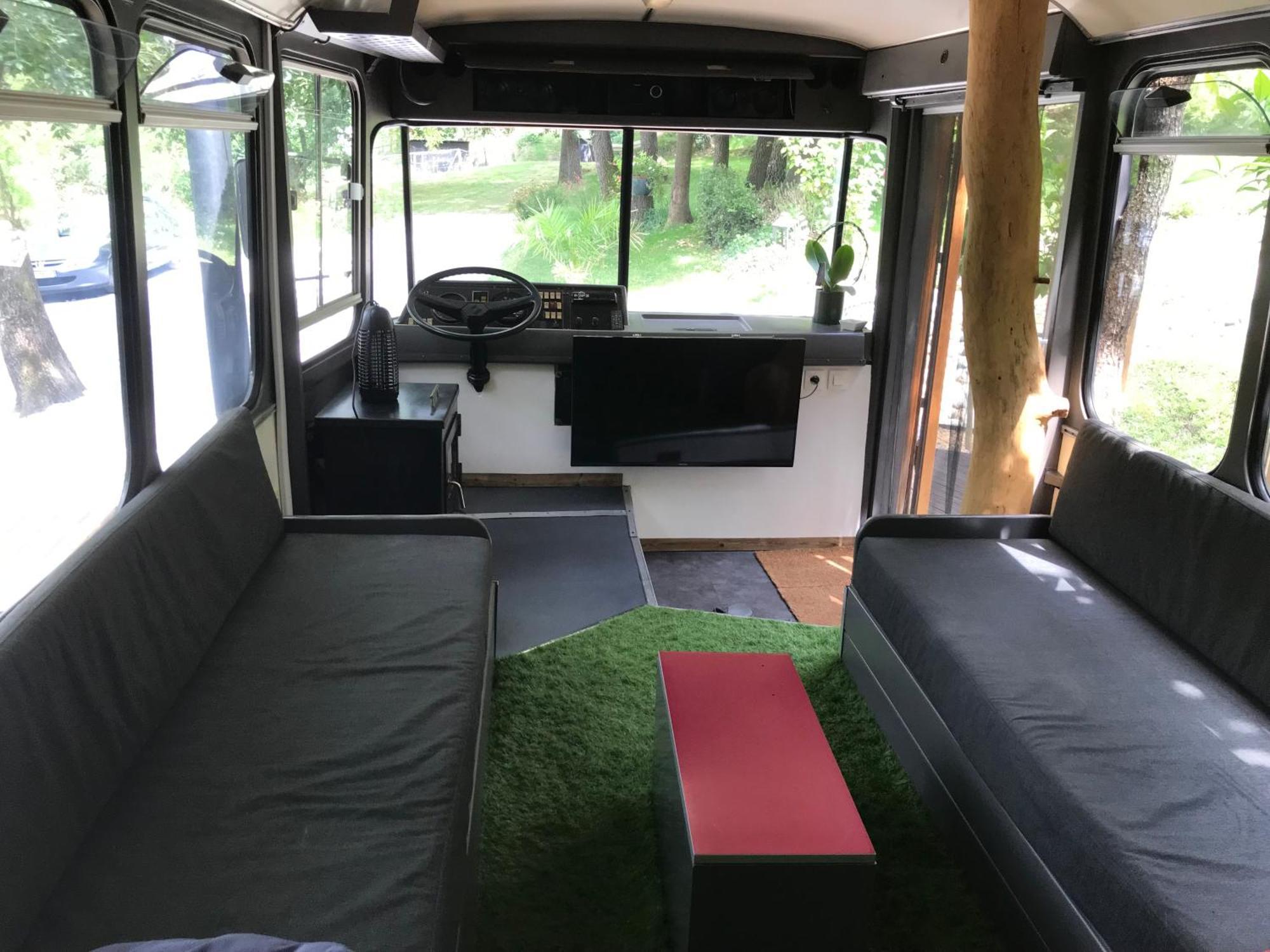 Bus Atypique Au Bord Du Canal Du Midi Et Au Coeur D'Une Foret 2 Chambres Villepinte  외부 사진