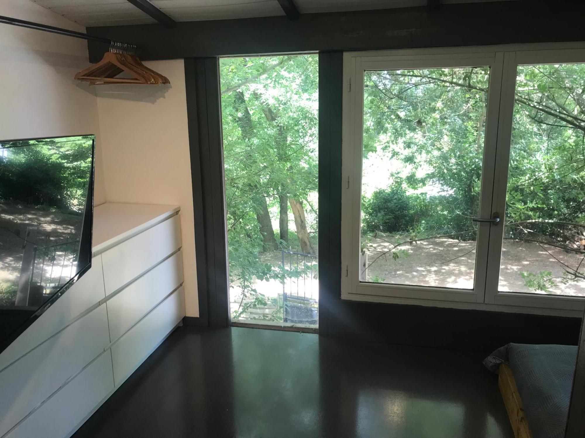 Bus Atypique Au Bord Du Canal Du Midi Et Au Coeur D'Une Foret 2 Chambres Villepinte  외부 사진
